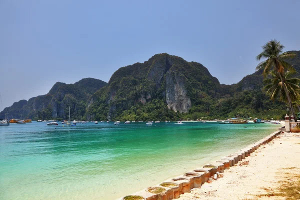 Beach paradise on island Phi-Phi — Stock Photo, Image