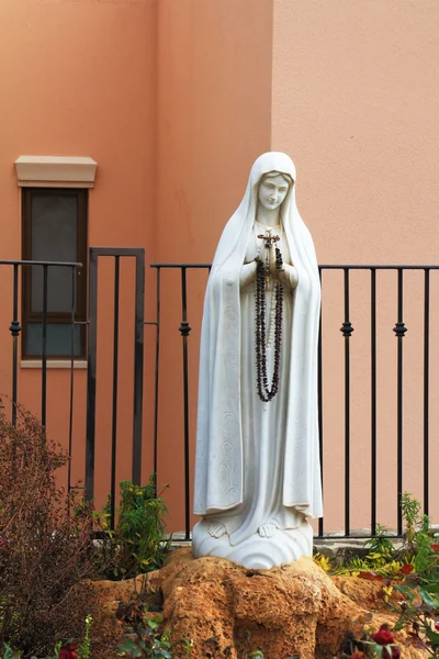 A sculpture of the Virgin Mary — Stock Photo, Image