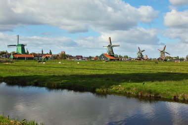 yel değirmenleri Hollanda Müzesi Köyü.