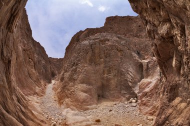 turist Manzaralı yoldan kaya doğada