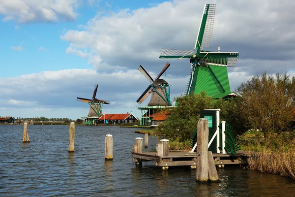 Větrné mlýny a kanály v muzeu — Stock fotografie