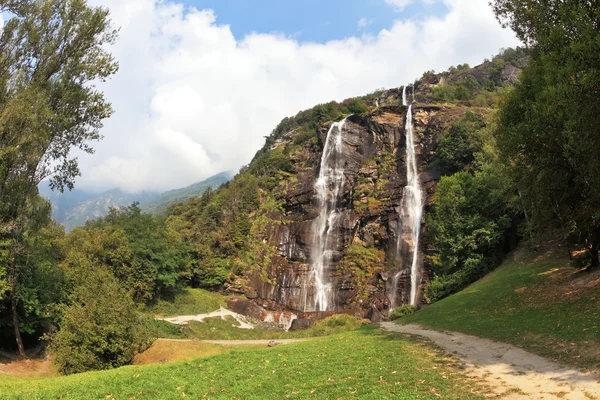 Double falls in mountains of northern Italy — Stock Photo, Image