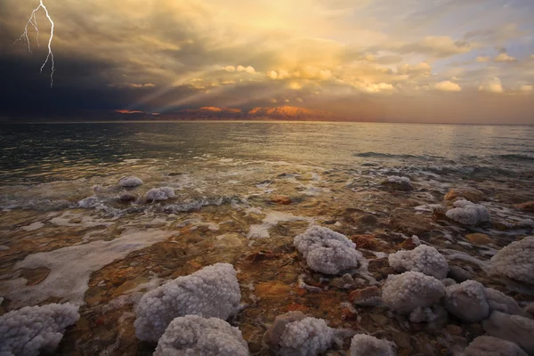 Ölü Deniz olasılıksız gök gürültüsü fırtına — Stok fotoğraf