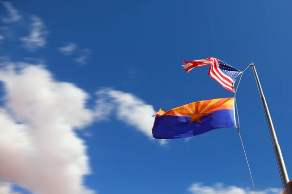 Флаги США и Навахо — стоковое фото