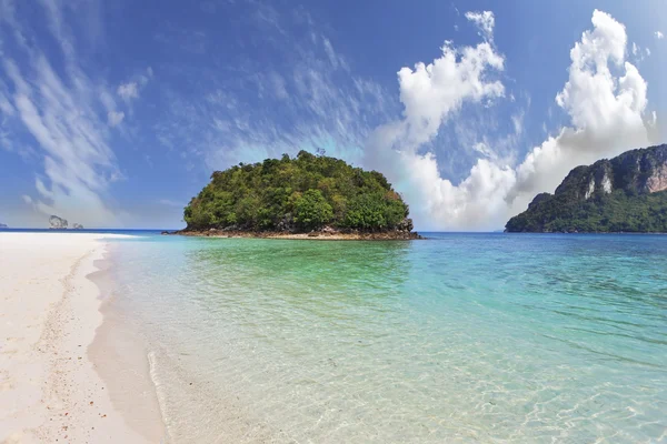 A ilha verde redonda na Tailândia — Fotografia de Stock