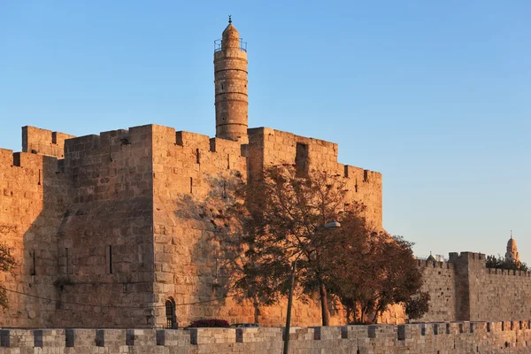 太陽の最後の光線を照らすダビデの塔 — ストック写真