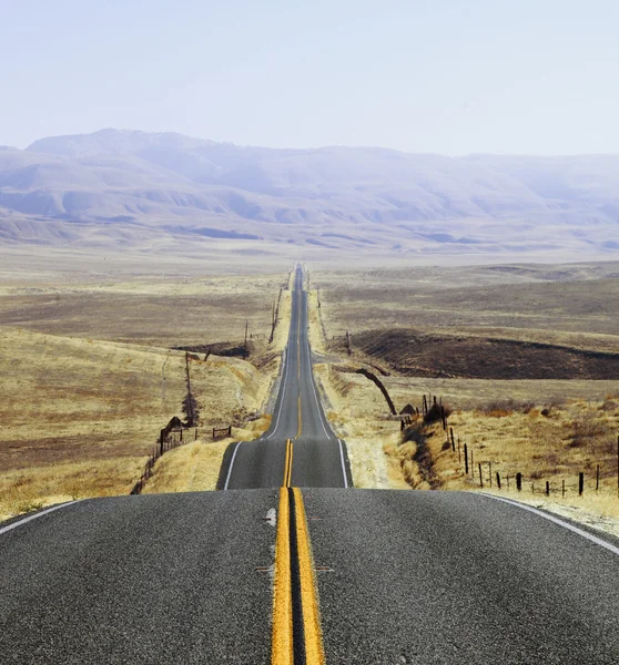A estrada americana e esgrima na pradaria — Fotografia de Stock