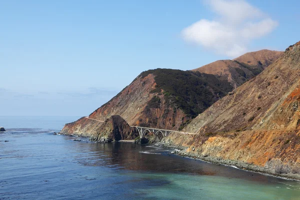 The mountain road on Pacific coast — Stock Photo, Image