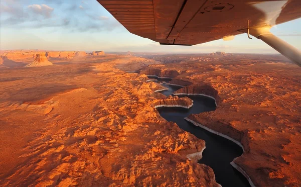 Il lago Powell e il canyon Antelope al tramonto — Foto Stock