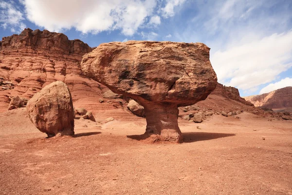 The giant mushroom of red sandstone — Stock Photo, Image