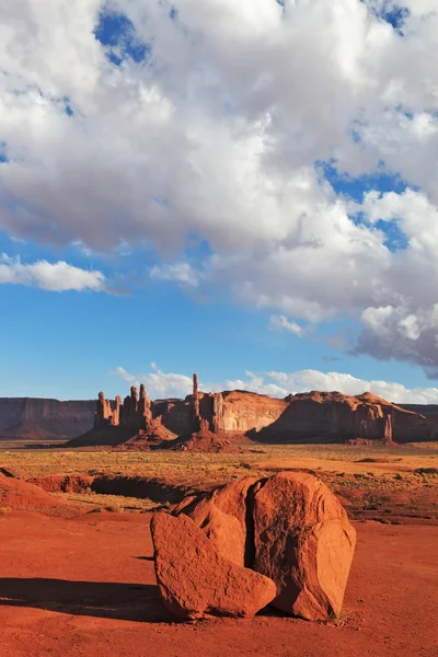 Los acantilados de varias formas de Monument Valley —  Fotos de Stock