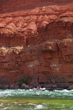 colorado Nehri üstesinden kadın spor