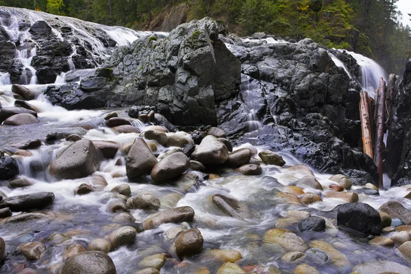 Malebné vodopády kaskády na ostrov vancouver — Stock fotografie