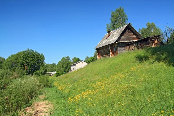 농촌 집 하지 낮은 언덕 — 스톡 사진