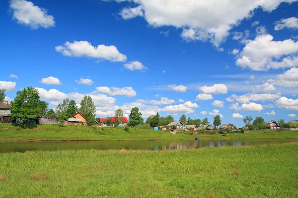 Kleine dorp rivier kommuna — Stockfoto