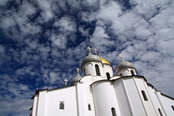 Křesťanská církev pravoslavná v kulise — Stock fotografie