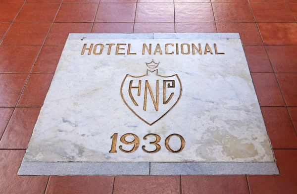 Napis na piętrze hotelu nacional de cuba. — Zdjęcie stockowe