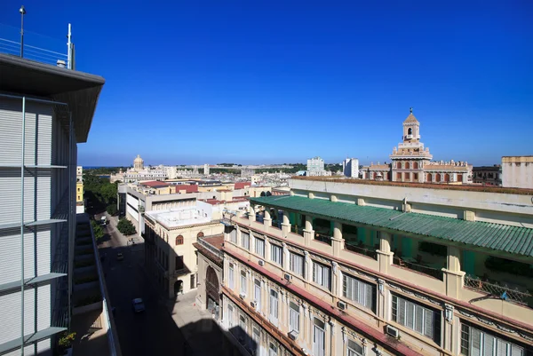 Blick von oben auf die Dächer von Gebäuden. — Stockfoto