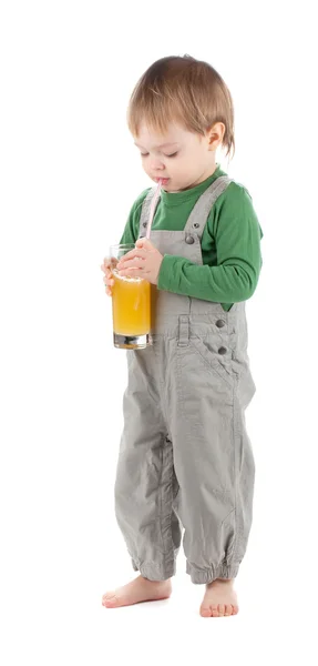 Barnet dricka saft — Stockfoto