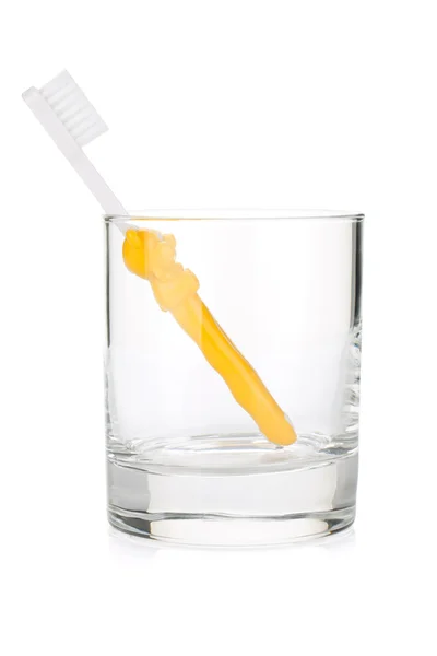Bebek diş fırçası bir cam — Stok fotoğraf