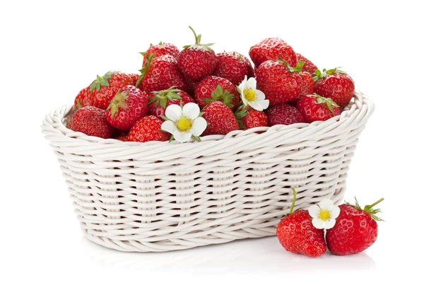Basket of ripe strawberries — Stock Photo, Image