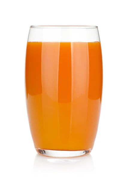 Свежий стакан морковного сока — стоковое фото