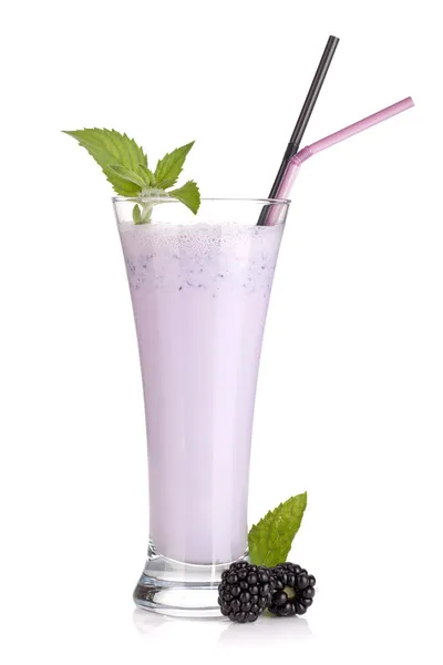 BlackBerry mléka koktejl s mátou — Stock fotografie