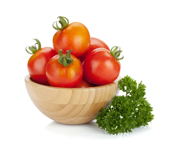 Tomates maduros en un tazón —  Fotos de Stock