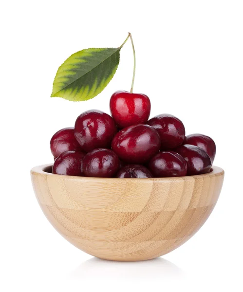 Ripe cherries in a wooden bowl — Stock Photo, Image