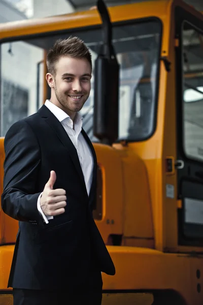 Young businessman pose outdoor. — Stock Photo, Image
