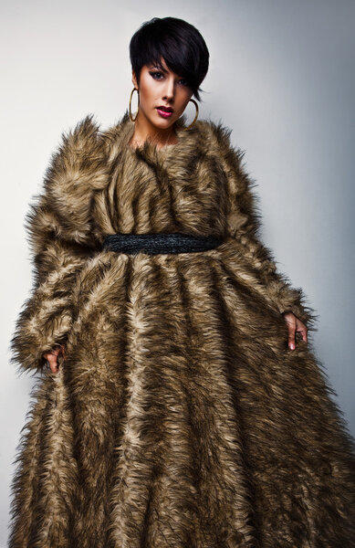 Elegant fashionable woman in fur. Fashion photo.