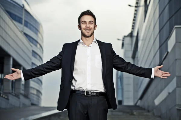 Young businessman pose outdoor. — Stock Photo, Image