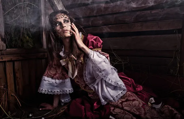 Fine art photo of a young fashion lady in a dark mystic location. — Stock Photo, Image