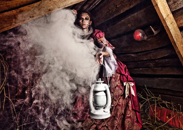 Foto d'arte di una giovane donna di moda in una posizione mistica oscura . — Foto Stock