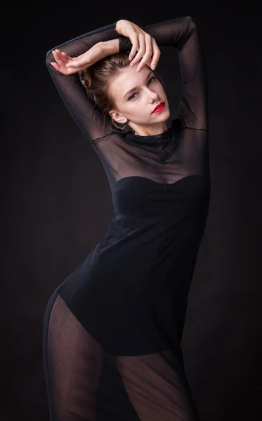 おしゃれなドレスの若い & 美の官能的な女性. — ストック写真