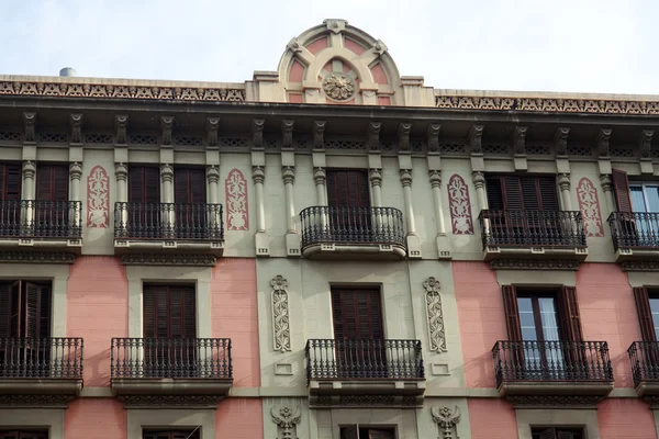 Façades de vieux bâtiments à Barcelone - Espagne — Photo