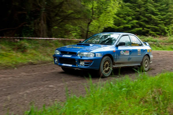 D. Creedon kjører Subaru Impreza – stockfoto