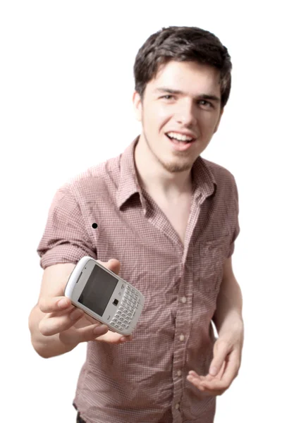 Jeune homme tenant un téléphone portable — Photo