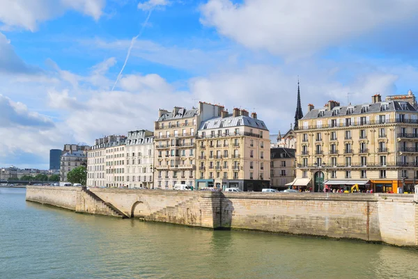 Paris. Island Cite embankment — Stock Photo, Image