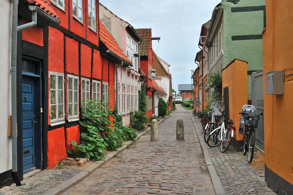 Krásná stará ulice v Helsingør, Dánsko — Stock fotografie