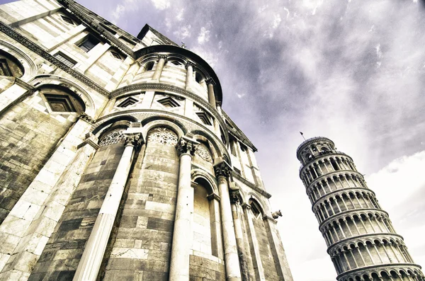 Фасад собора на площади Чудес, Пиза — стоковое фото