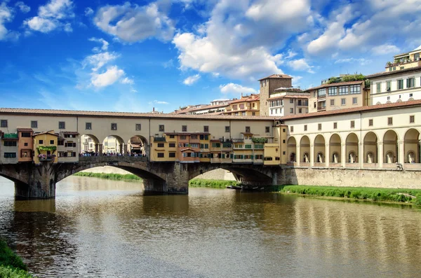 Widok na most ponte vecchio, Stary Most we Florencji — Zdjęcie stockowe