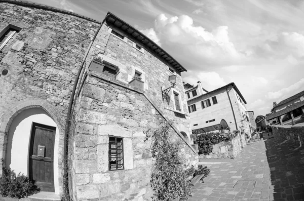 Casas Antigas típicas de uma cidade medieval na Toscana — Fotografia de Stock