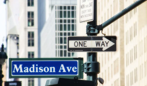 Знаки улиц Нью-Йорка — стоковое фото