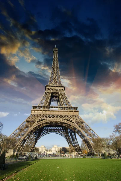 Wschód słońca w Paryżu, z wieży Eiffla — Zdjęcie stockowe