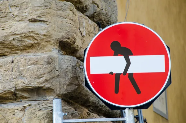 Hiçbir geçiş işareti ile tasarlanmış bir adam — Stok fotoğraf