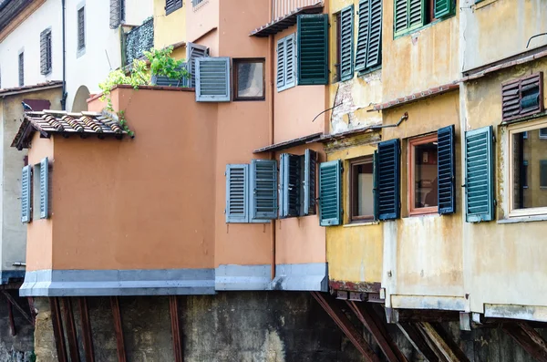 ポンテ ヴェッキオ, フィレンツェの古い橋の窓 — ストック写真