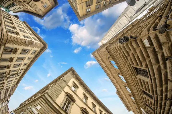 Formas geométricas de edificios típicos en Toscana — Foto de Stock