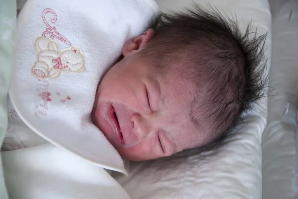 Bambina al primo giorno di vita — Foto Stock