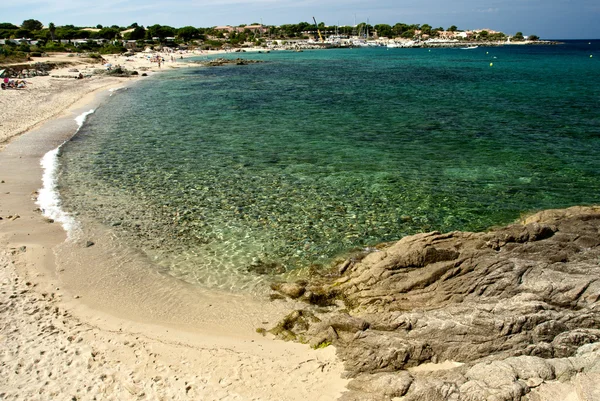 Kristallklares Wasser der Korsika-Küste, Frankreich — Stockfoto